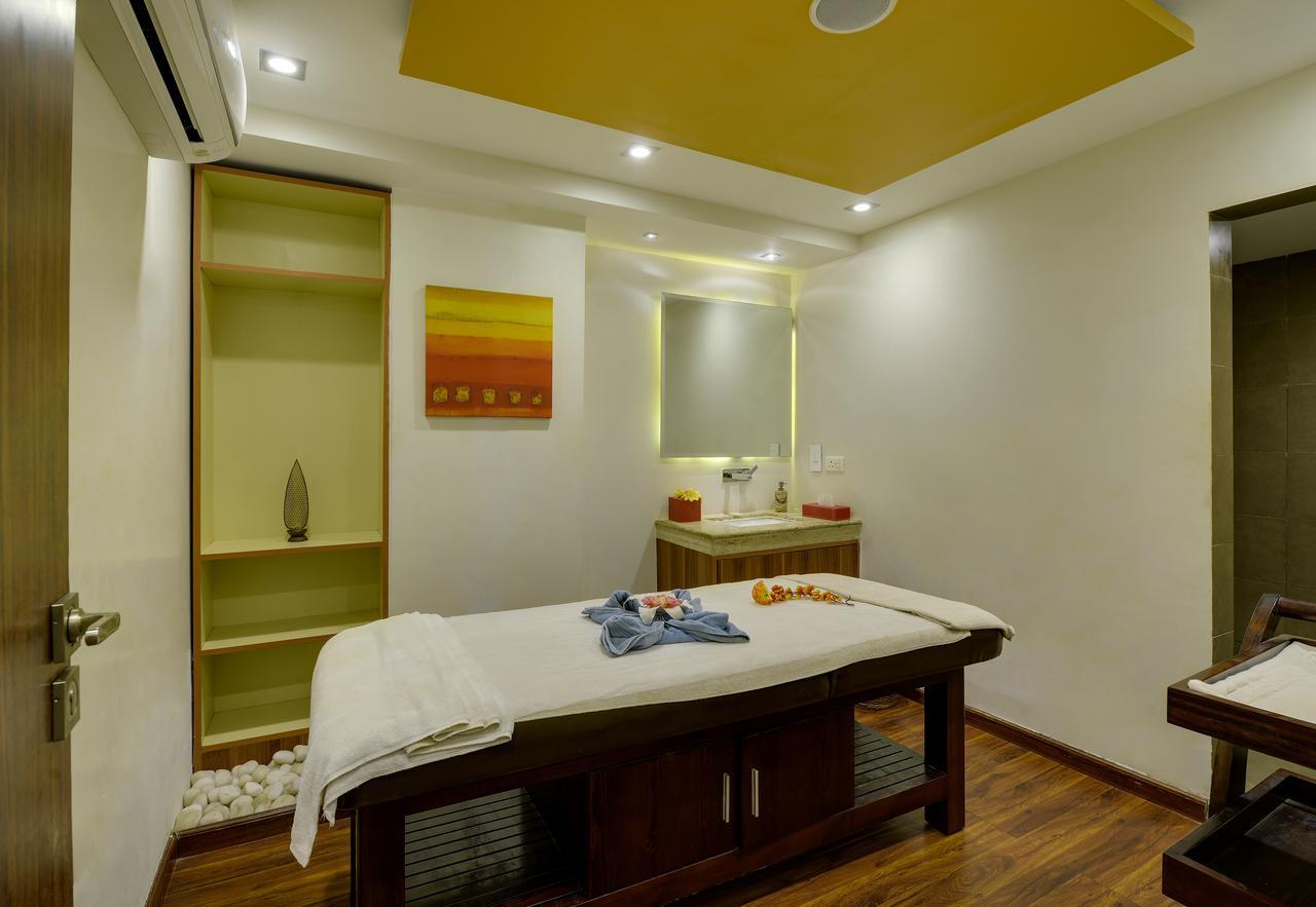 Hotel Nidhivan Sarovar Portico