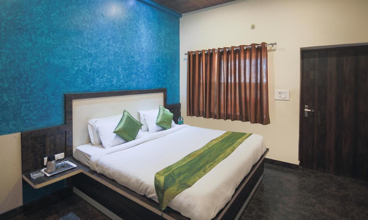 Yashogopal Resortico 3*