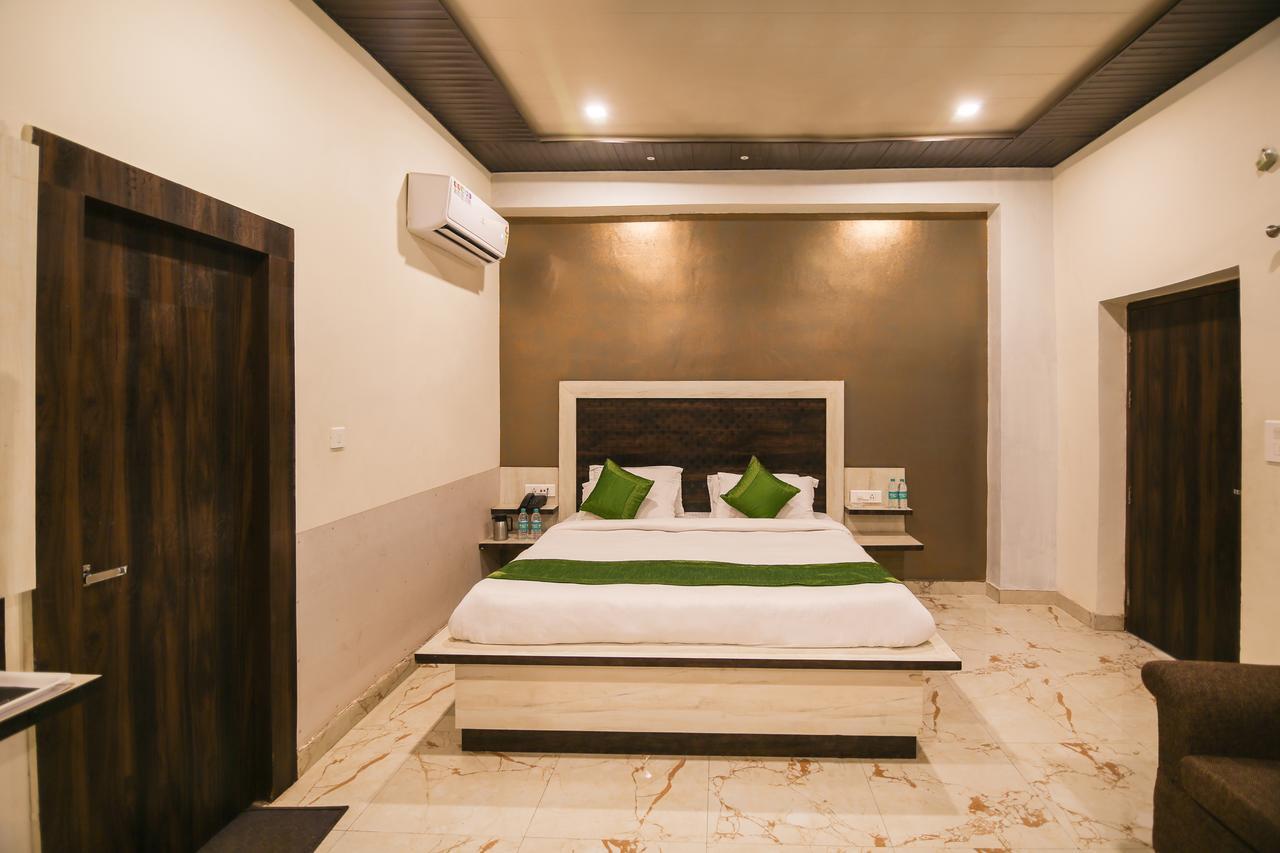 Yashogopal Resortico Hotel 3*