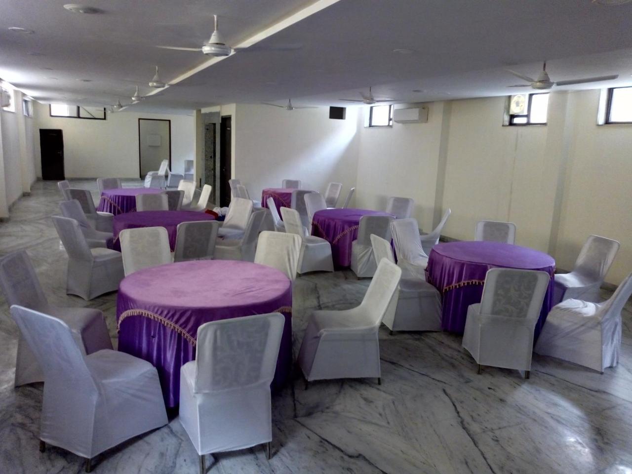 Sar Kamla Dham Skd Fully Vaccinated Staff Hotel Vrindavan