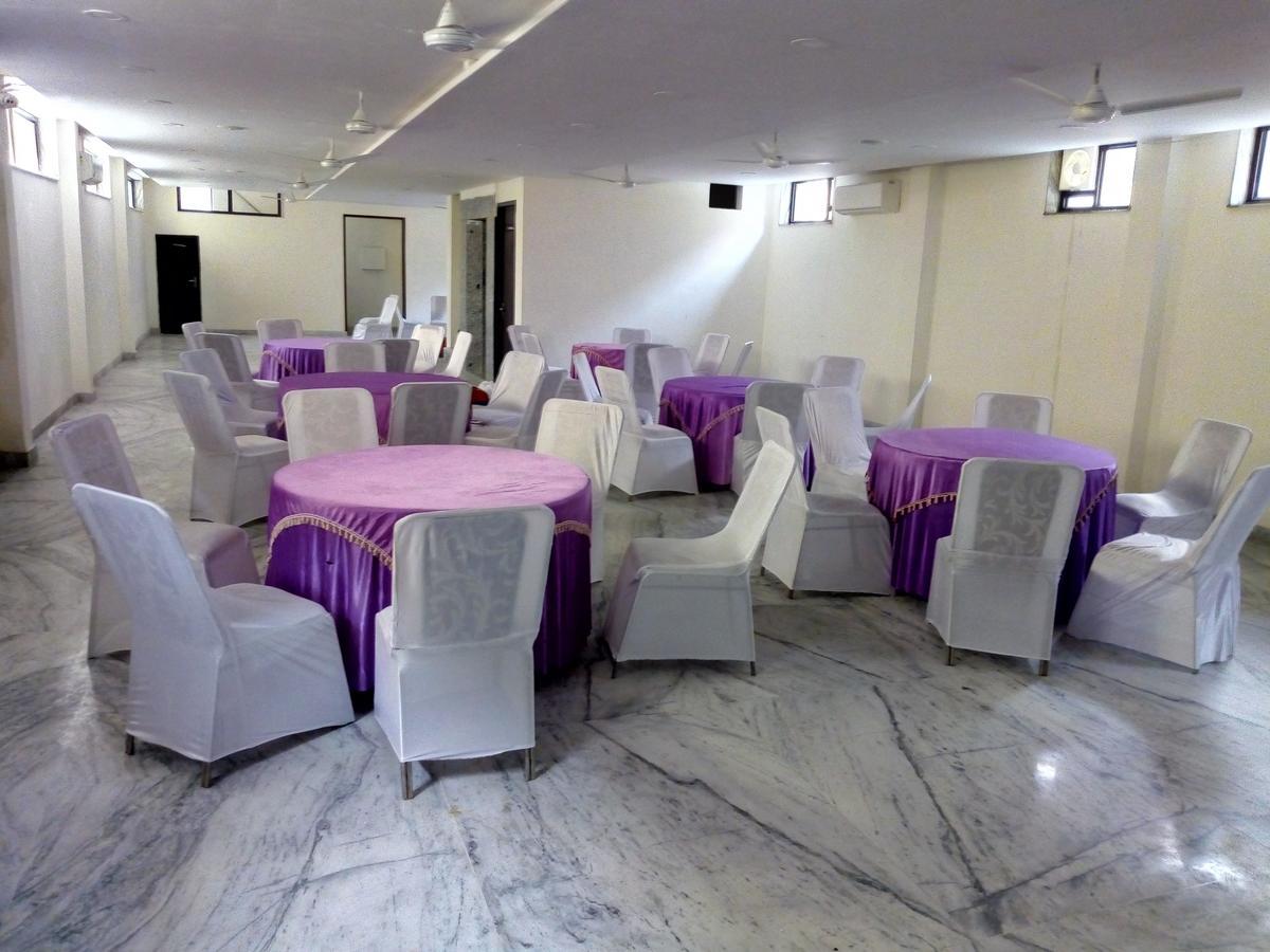 Sar Kamla Dham Skd Fully Vaccinated Staff Hotel
