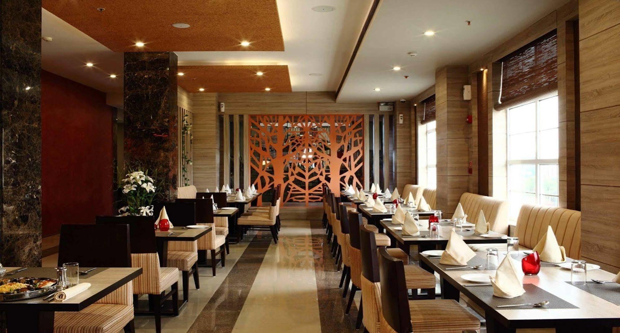 Hotel Nidhivan Sarovar Portico Vrindavan