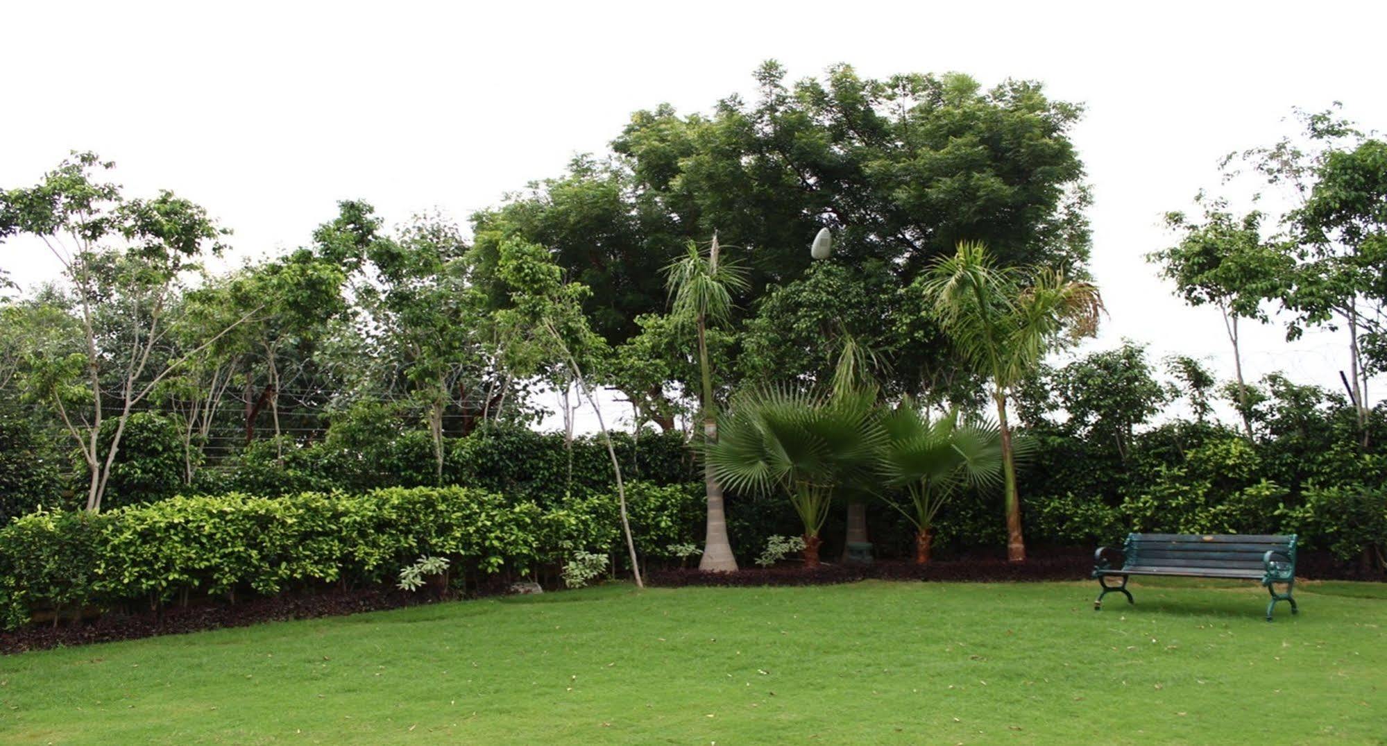 Hotel Nidhivan Sarovar Portico 4*