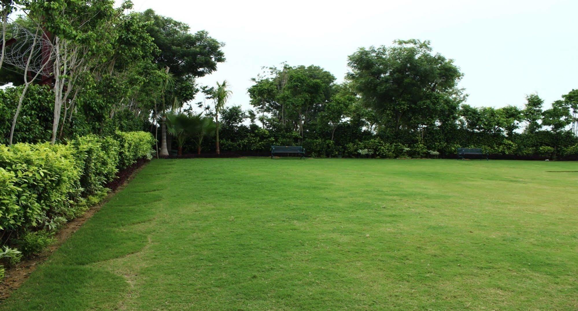 Hotel Nidhivan Sarovar Portico 4*