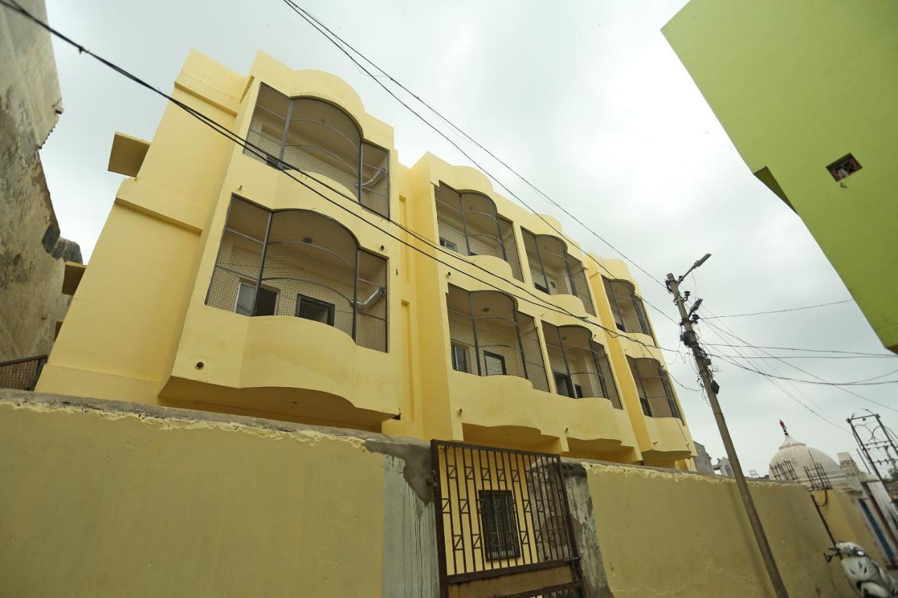Hotel Oyo 14624 Hari Dham 3*