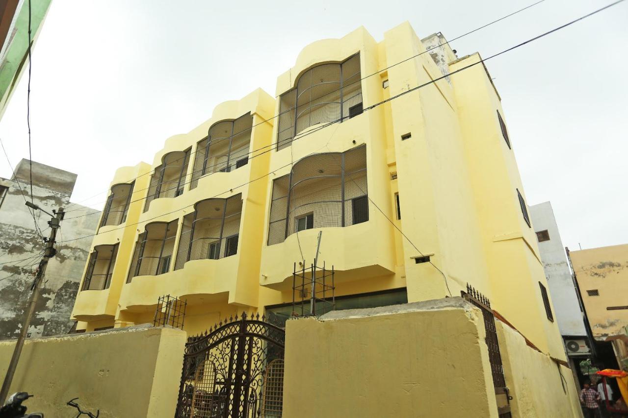 Oyo 14624 Hari Dham Vrindavan