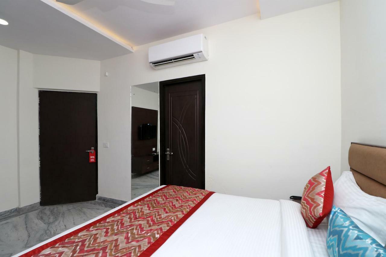 Sar Kamla Dham Skd Fully Vaccinated Staff Hotel Vrindavan