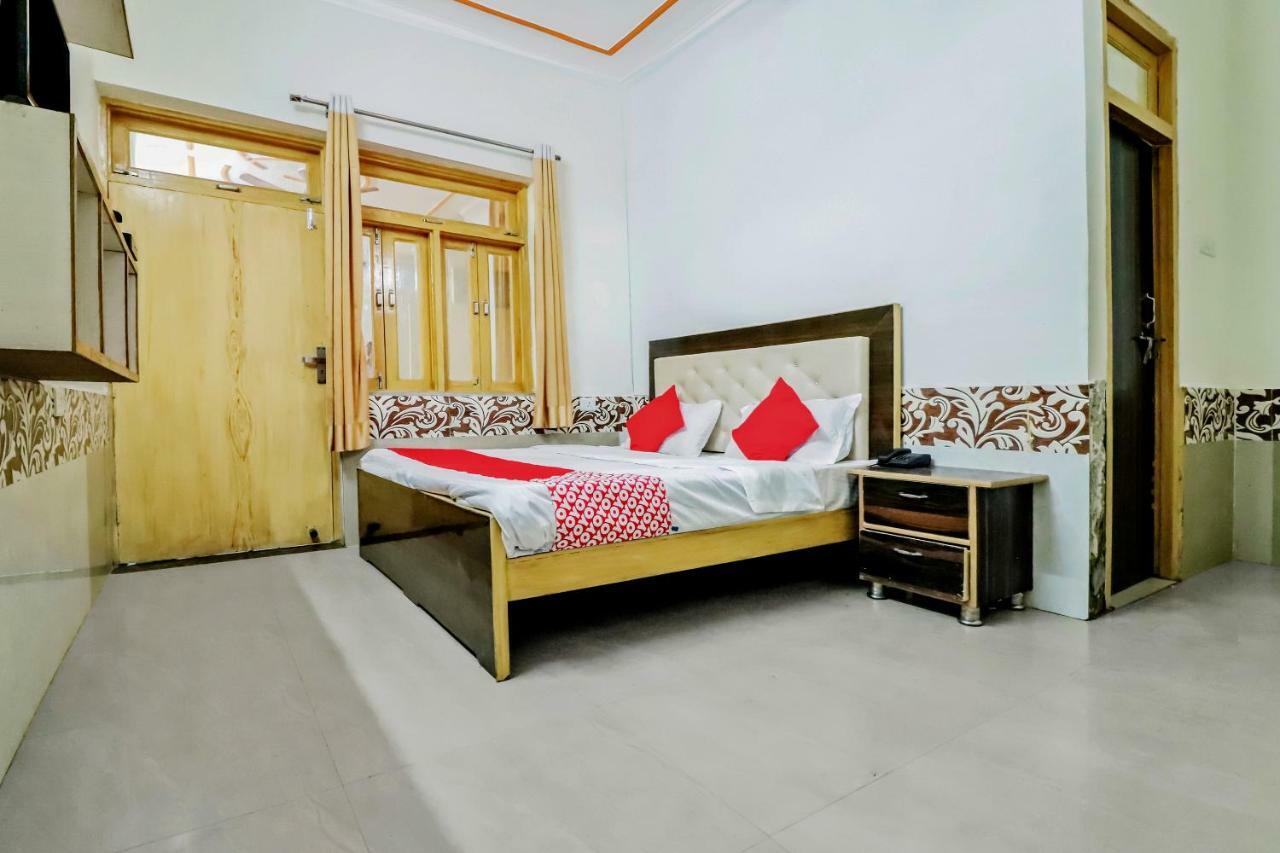 Oyo 38558 Shri Govind Dham Hotel