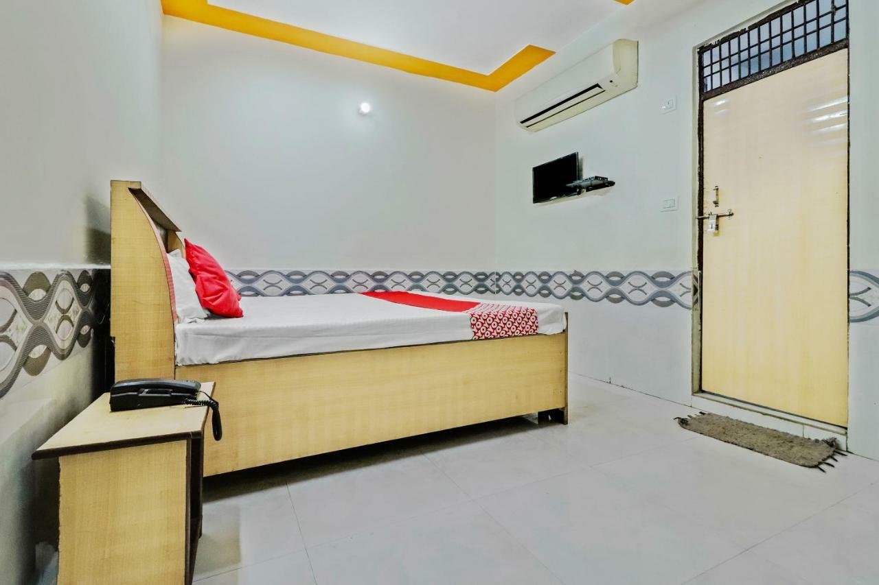 Oyo 38558 Shri Govind Dham Hotel 3*