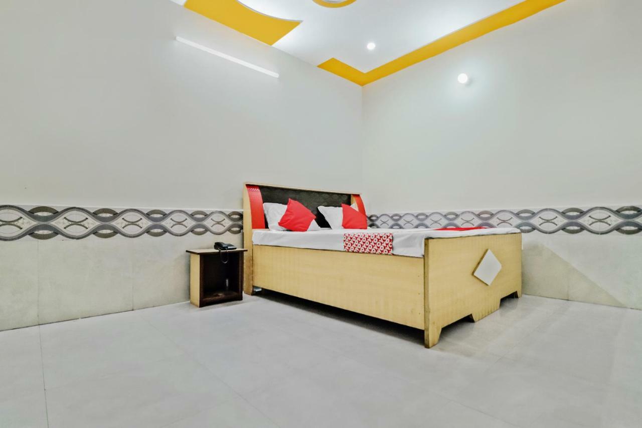 Oyo 38558 Shri Govind Dham 3*