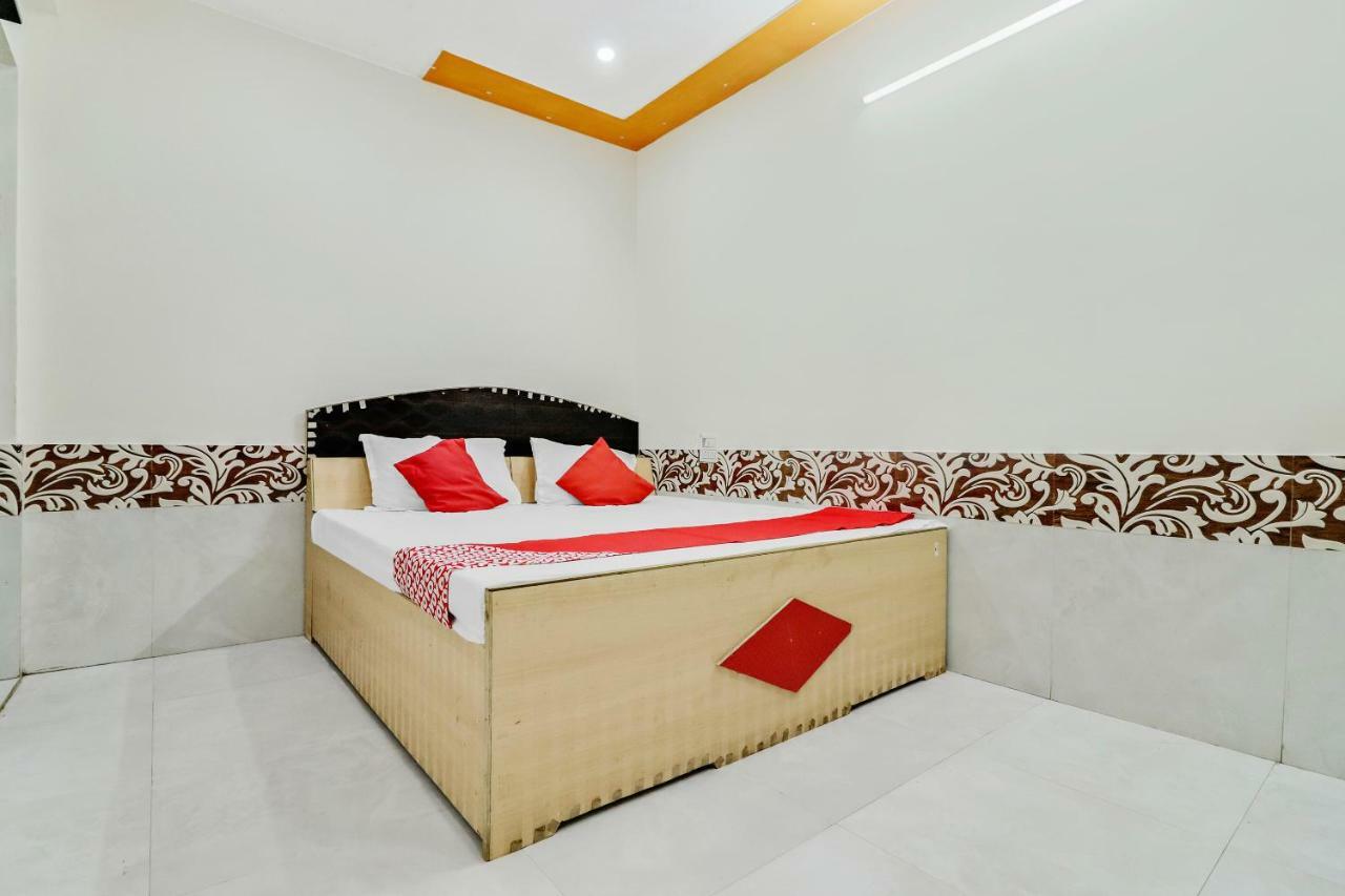 Oyo 38558 Shri Govind Dham Hotel 3*