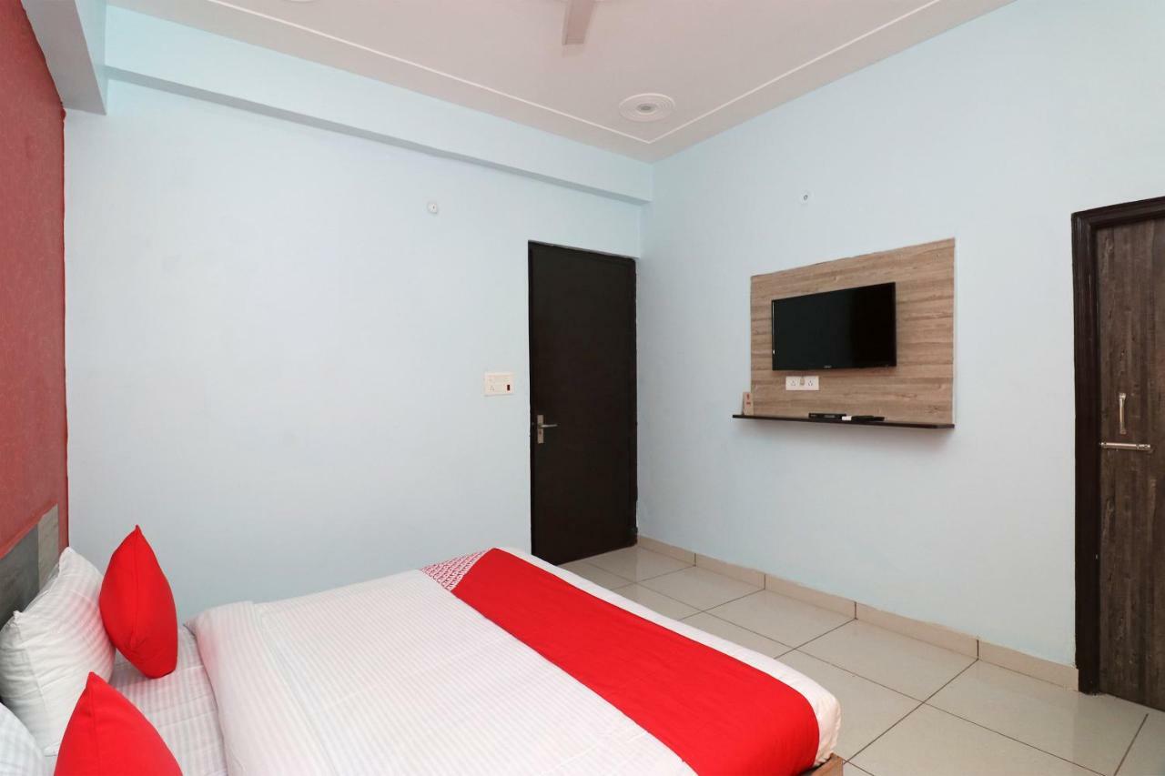 Oyo 22014 Prem Hotel 3*