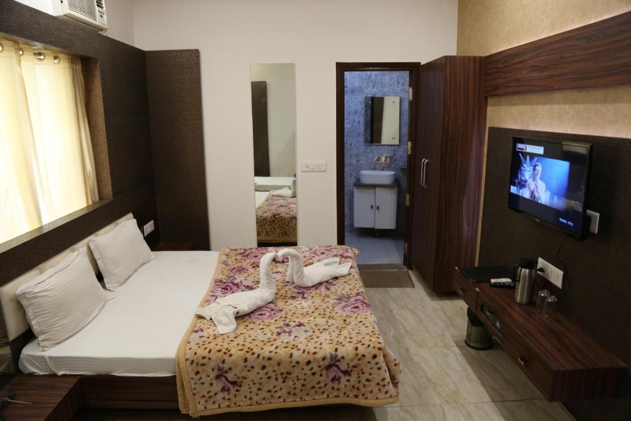 Hotel Shree Anand Dham 3*