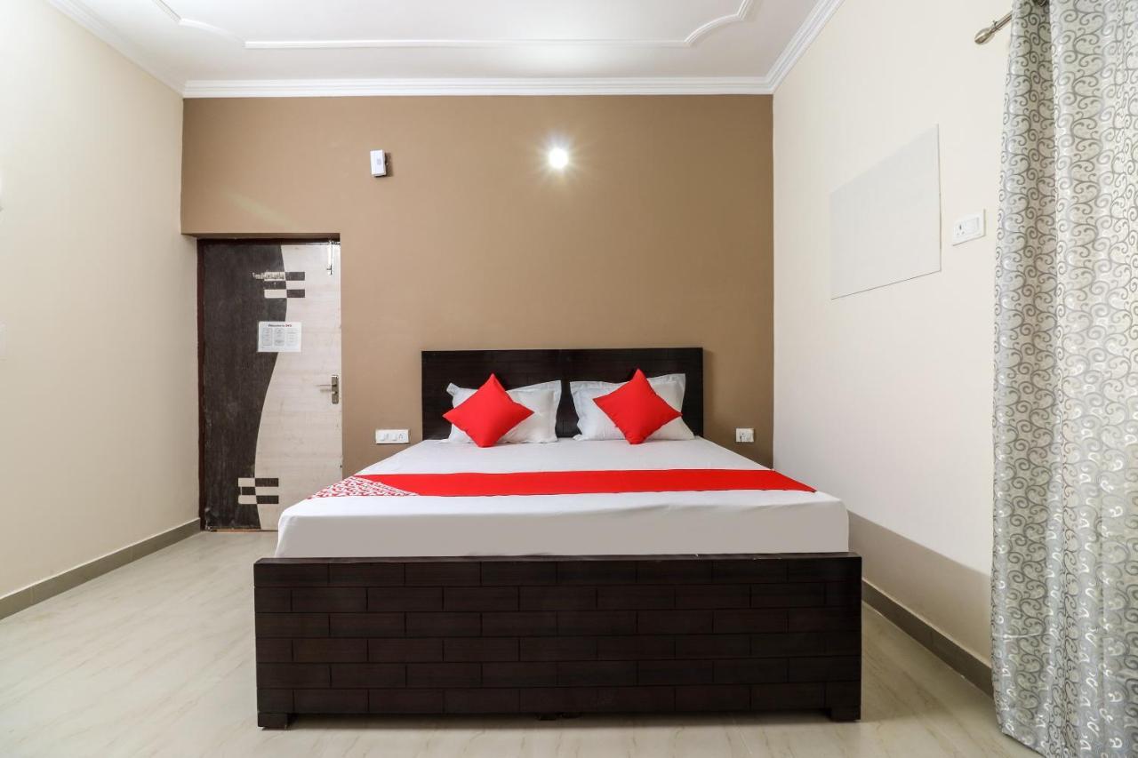Hotel Oyo 61237 Hare Krishna Dham 3*