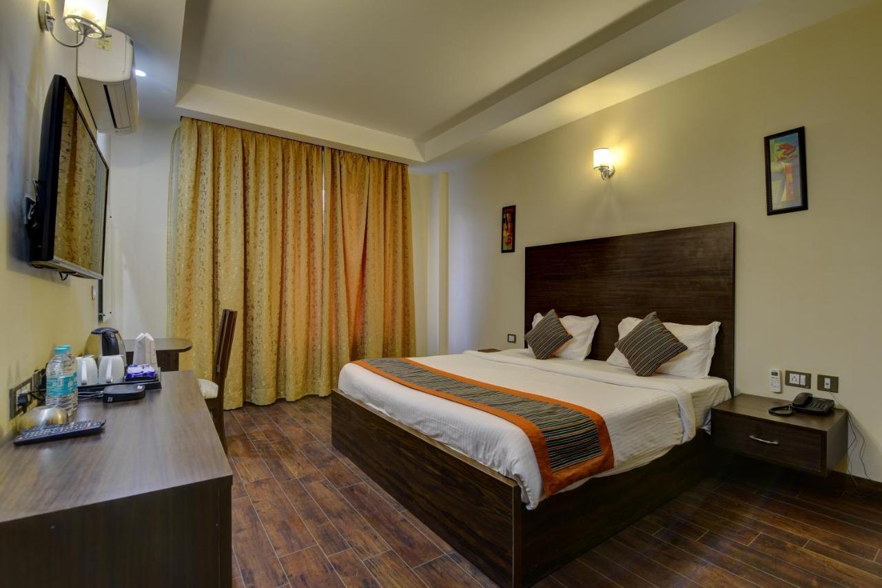 Country & Hotel