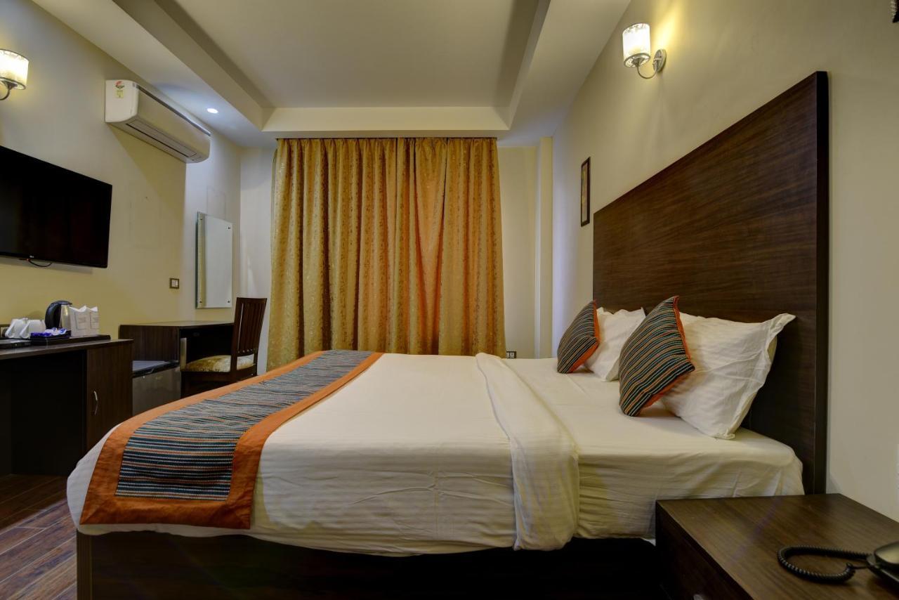 Hotel Country & Vrindavan