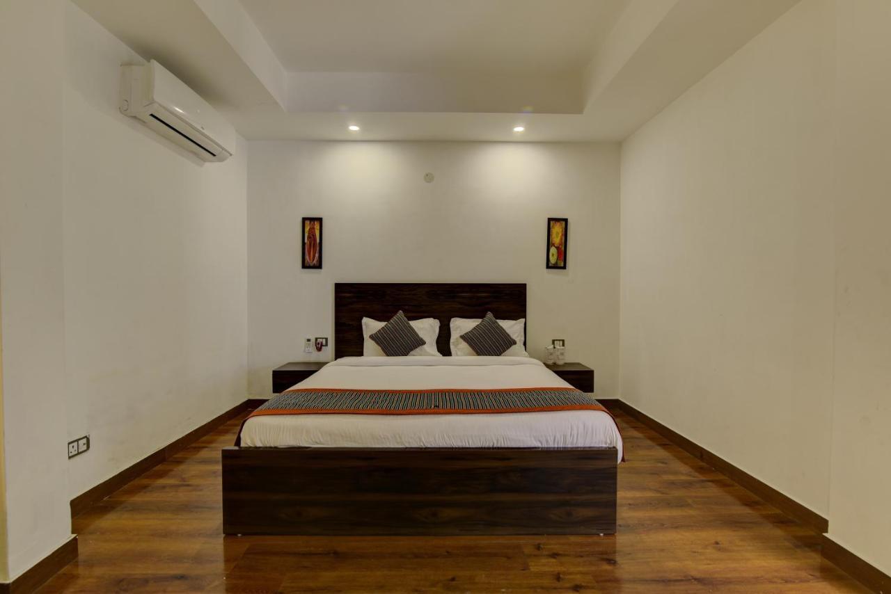 Hotel Country & Vrindavan
