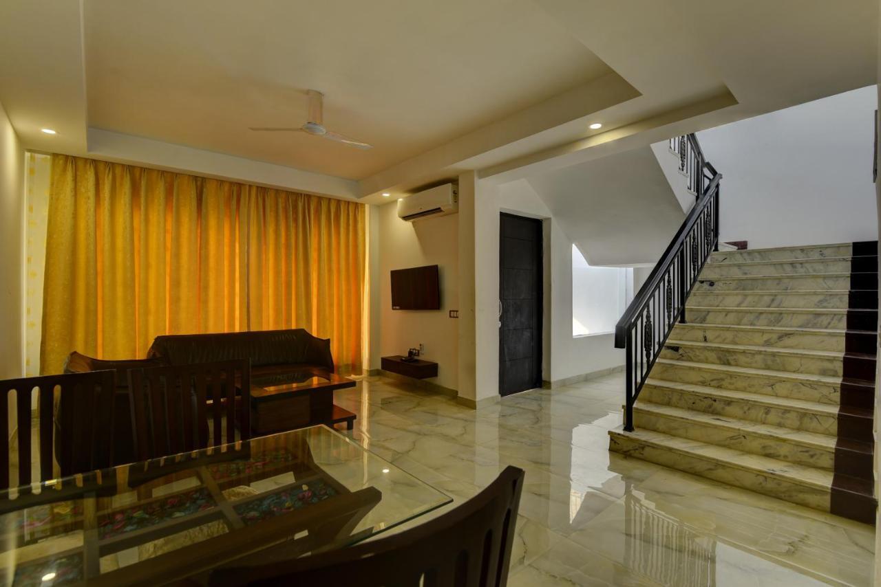 Hotel Country & Vrindavan