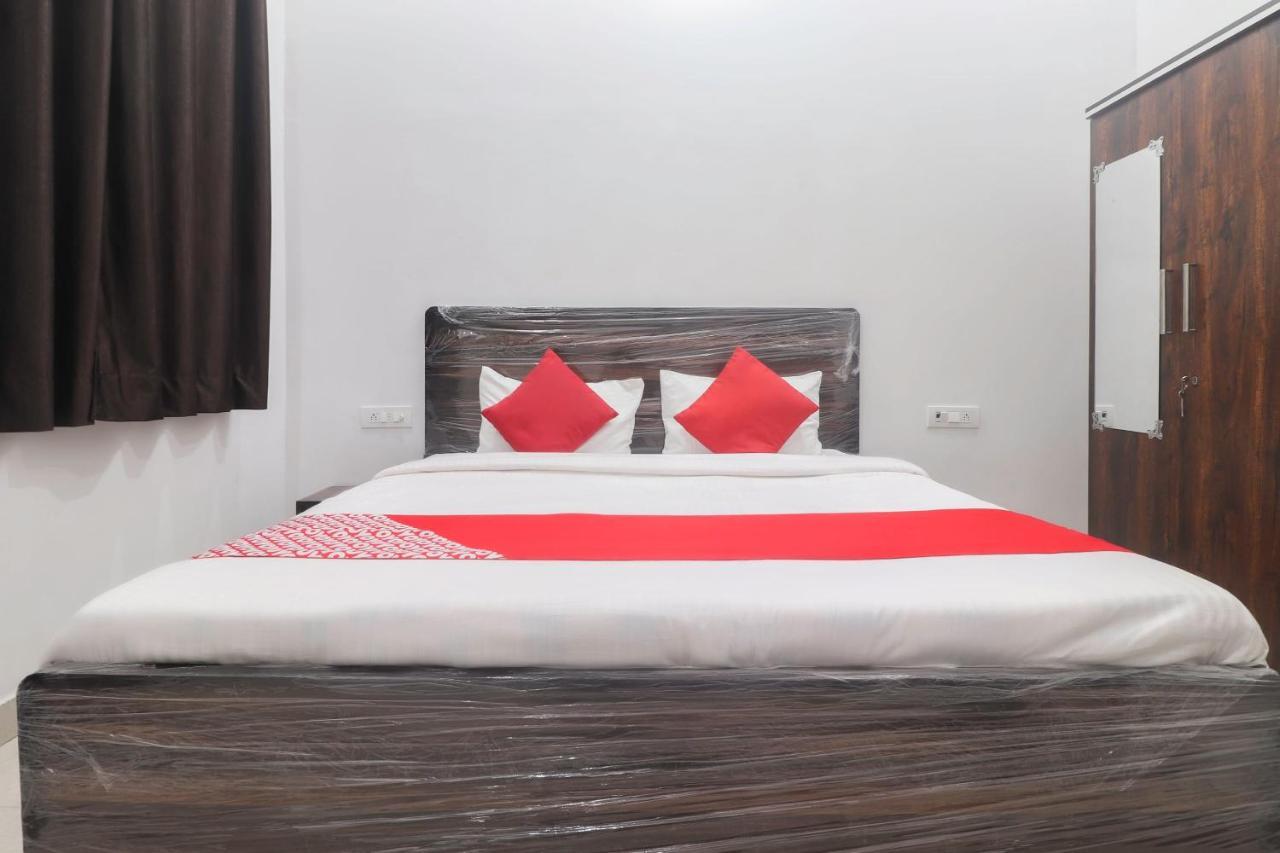 Hotel Oyo 67215 Shri Hit Radha Bhawan 3*