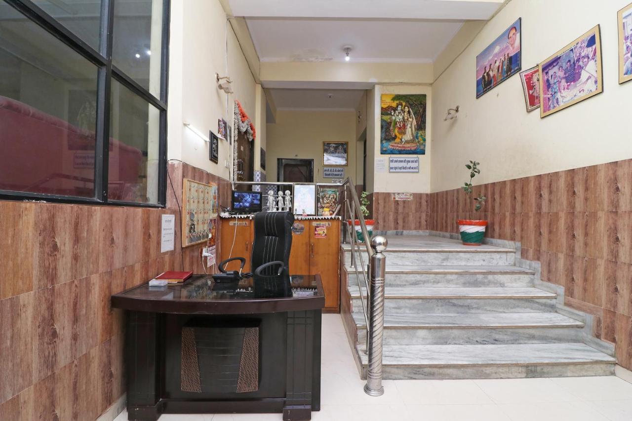 Oyo 38109 Braj Yatra Dham Hotel 3*