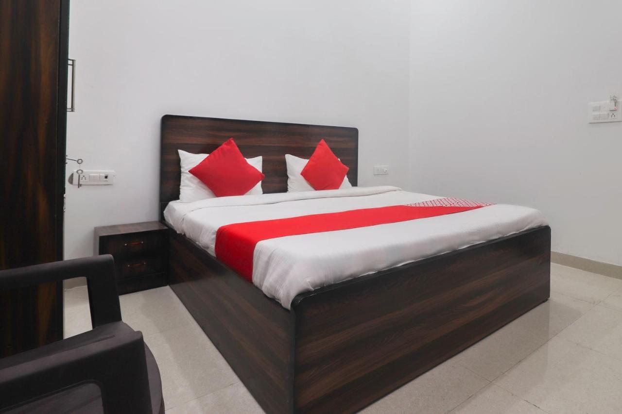 Hotel Oyo 67215 Shri Hit Radha Bhawan 3*
