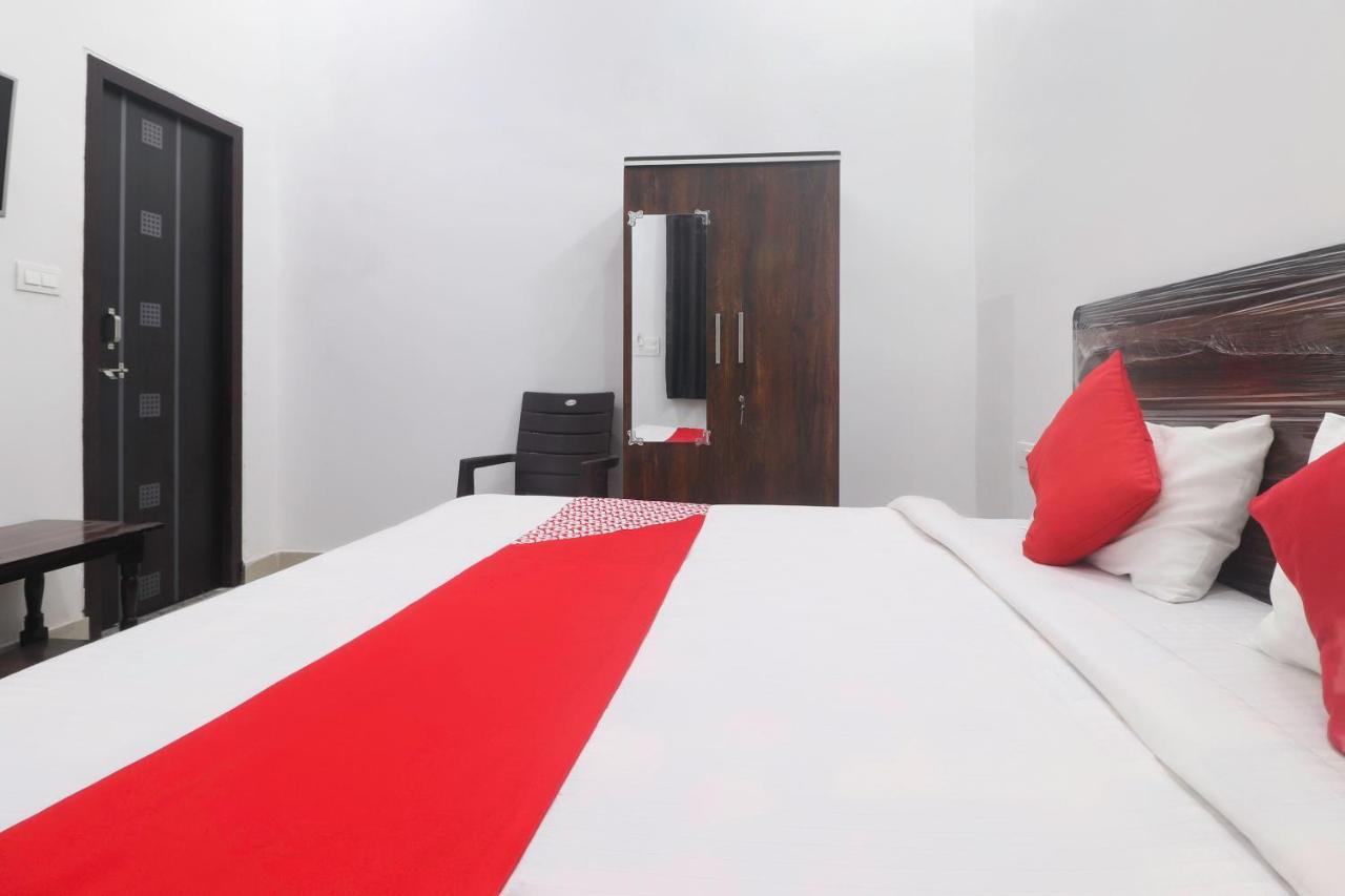 Oyo 67215 Shri Hit Radha Bhawan Hotel Vrindavan