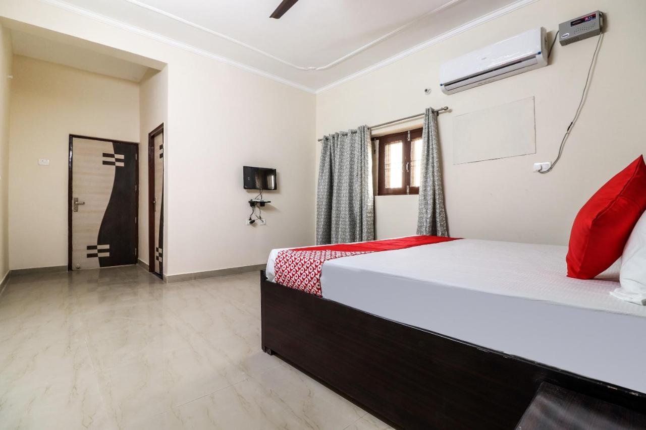 Oyo 61237 Hare Krishna Dham Hotel Vrindavan