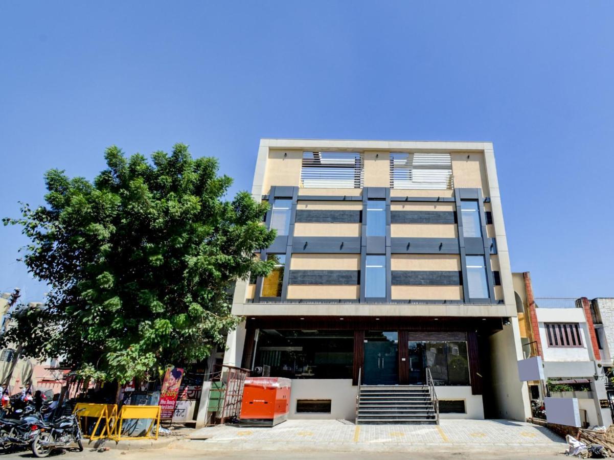 Hotel Oyo 72519 Meera Bhawan 3*